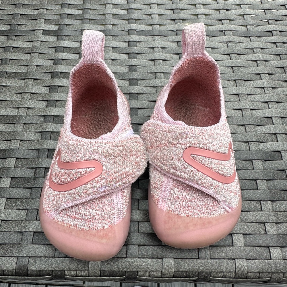 Nike swoosh 1 toddler size 5